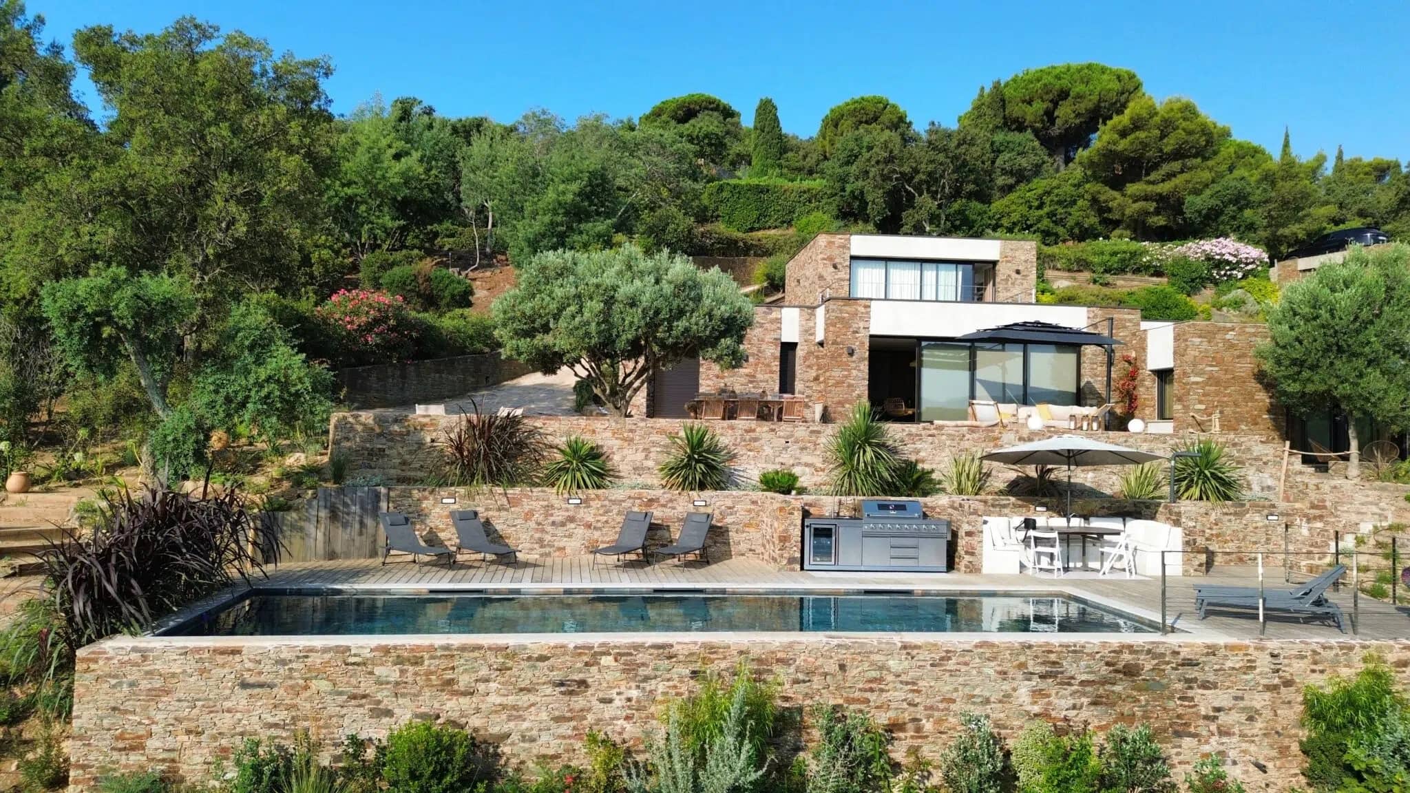 Photo d'une villa vu de face